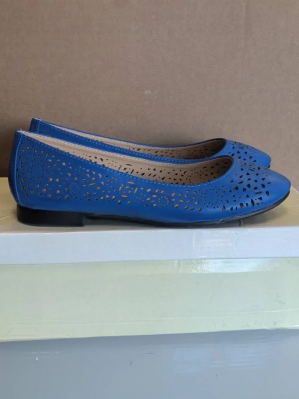 Annie Comfort brand blue laser-cut ballet flats, Size 6 - O